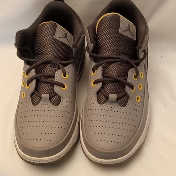 Jordan Max Aura 5 Cement Grey US 4.5Y - - Picture 1 of 7